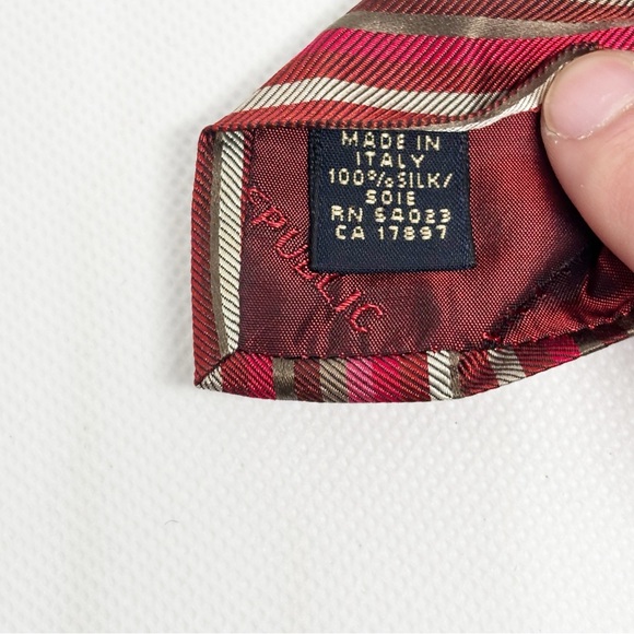 Banana Republic Italian silk red striped tie - Picture 2 of 6